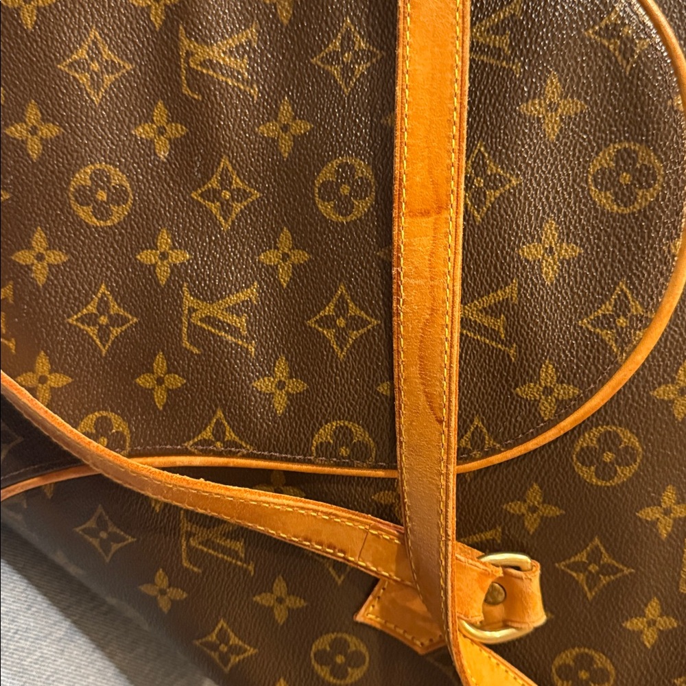 Louis Vuitton Arch-Shaped Monogram Brown Shoulder Bag - Picture 3 of 8